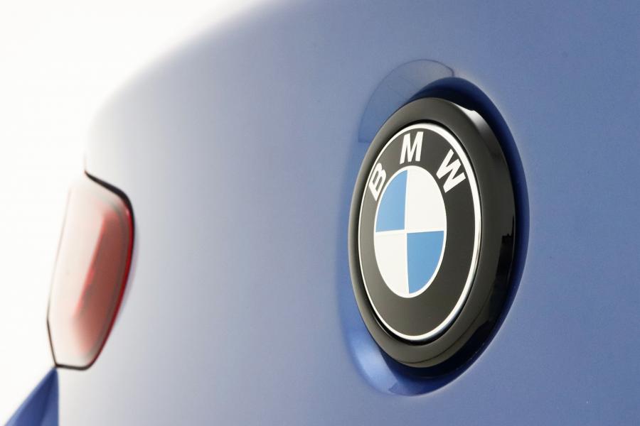 Логотип BMW M140i M Power Edition (F20) 2018 года  (фото 4 из 11)